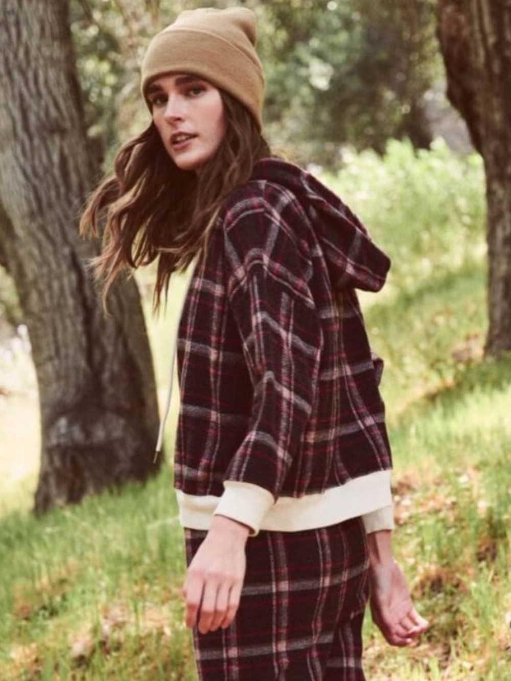 THE GREAT. The Teammate Hoodie in Cedar House Plaid